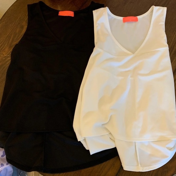 Women’s tanks - Picture 1 of 7